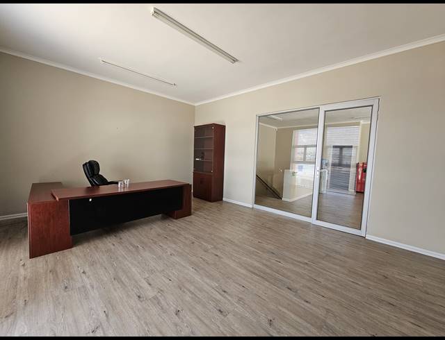 3,234M² WAREHOUSE FOR SALE IN COSMO BUSINESS PARK